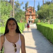 Estudiante de internacional busines &marketing que imparte clases a niños